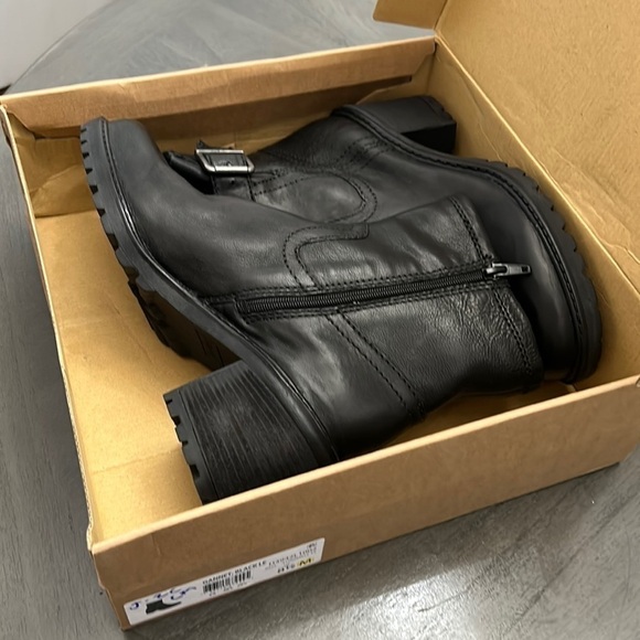 ZODIAC Women's Gannet Lug Sole Boots - Picture 2 of 11